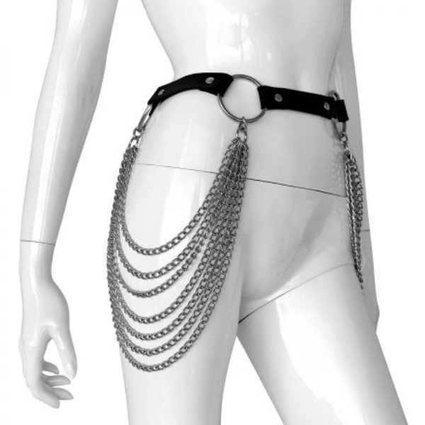 Cinturón de cuero con cadenas